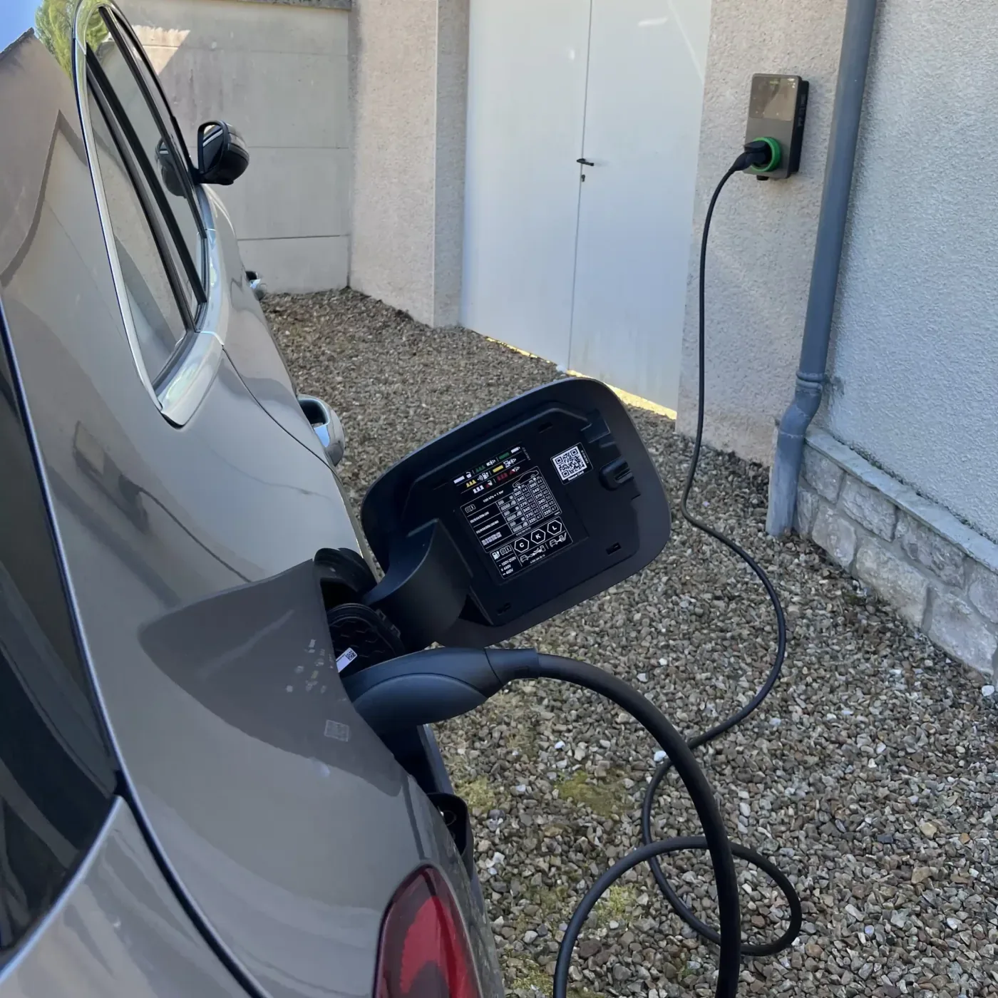 Borne de recharge IRVE à Levallois-Perret Borne de recharge IRVE à Levallois-Perret